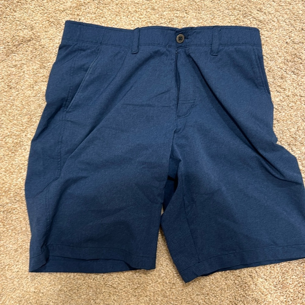 UNDER ARMOUR GOLF SHORTS